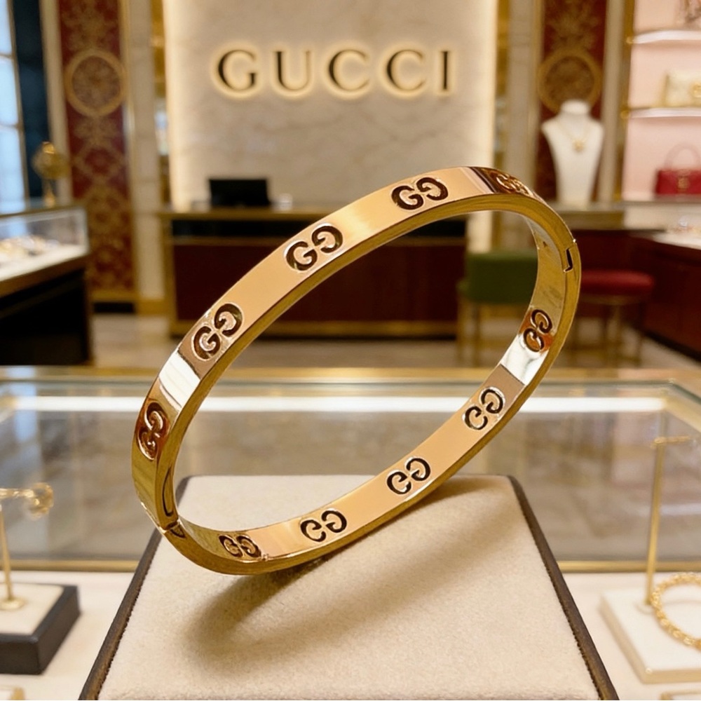 Gucci bracelet/wristband